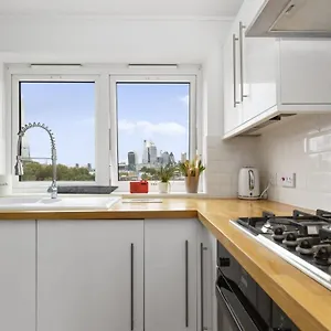Stylish 2br Flat Bridge Views Apartment