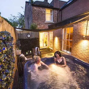 https://chester-apartments.hotelsin-chester.com