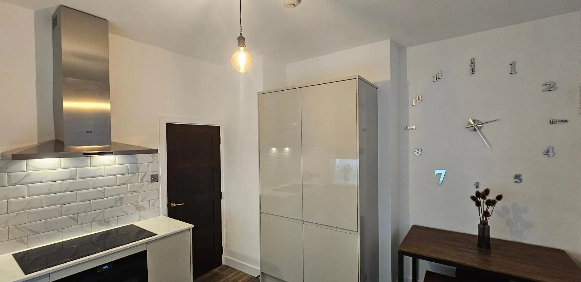Homestay Tower Bridge Spacious King Bedroom With Extra Large Windows London