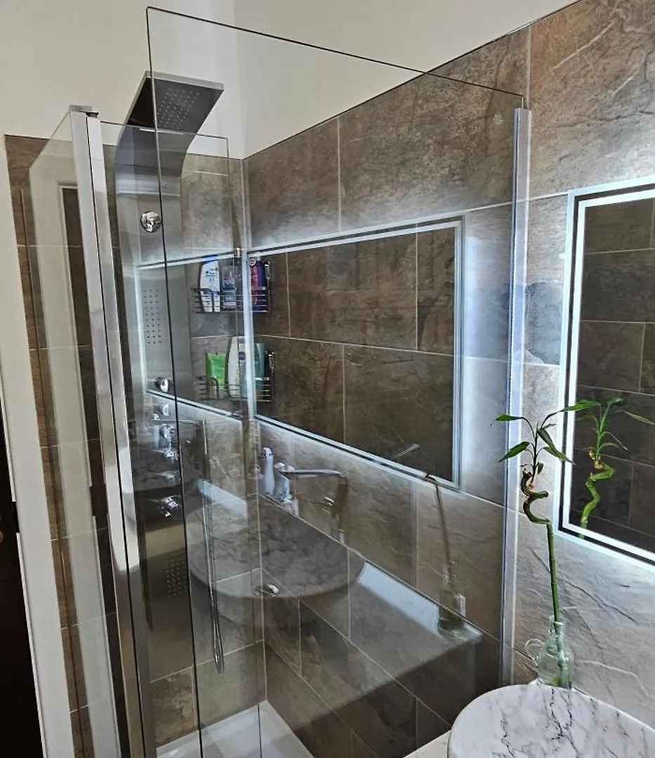 Tower Bridge Spacious King Bedroom With Extra Large Windows London